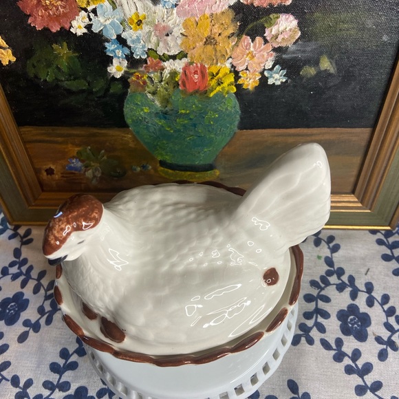 Vintage ceramic hen on a nest white and brown - Picture 3 of 6